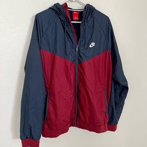 MENS Nike Outdoors Red Blue Jacket. Size XL😵
